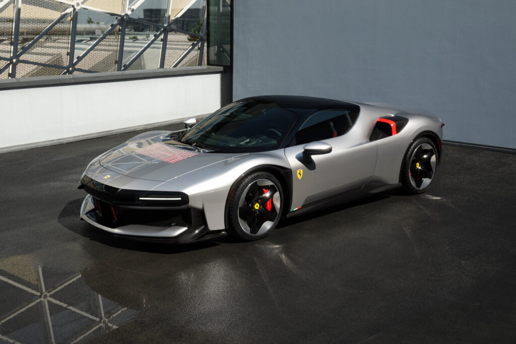 Ferrari CZ26, jedyny w swoim rodzaju supersamochód z sylwetką two-box i designem inspirowanym latami 70.