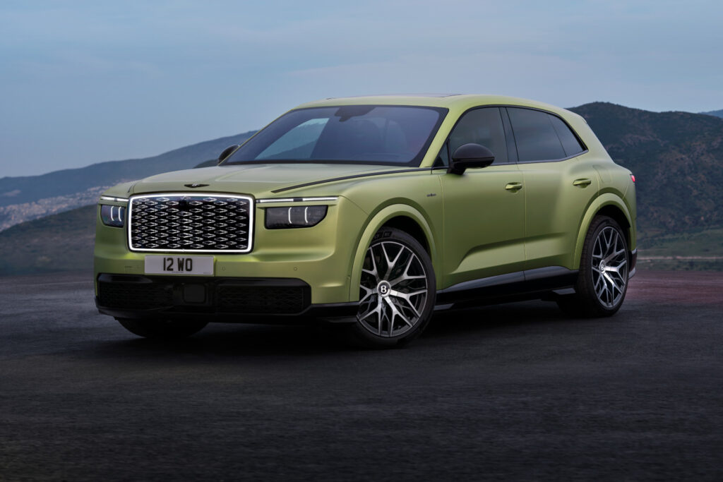 Bentley Torcal - pierwszy elektryczny Bentley, widok z przodu z podświetlanym grillem w diamentowy wzór