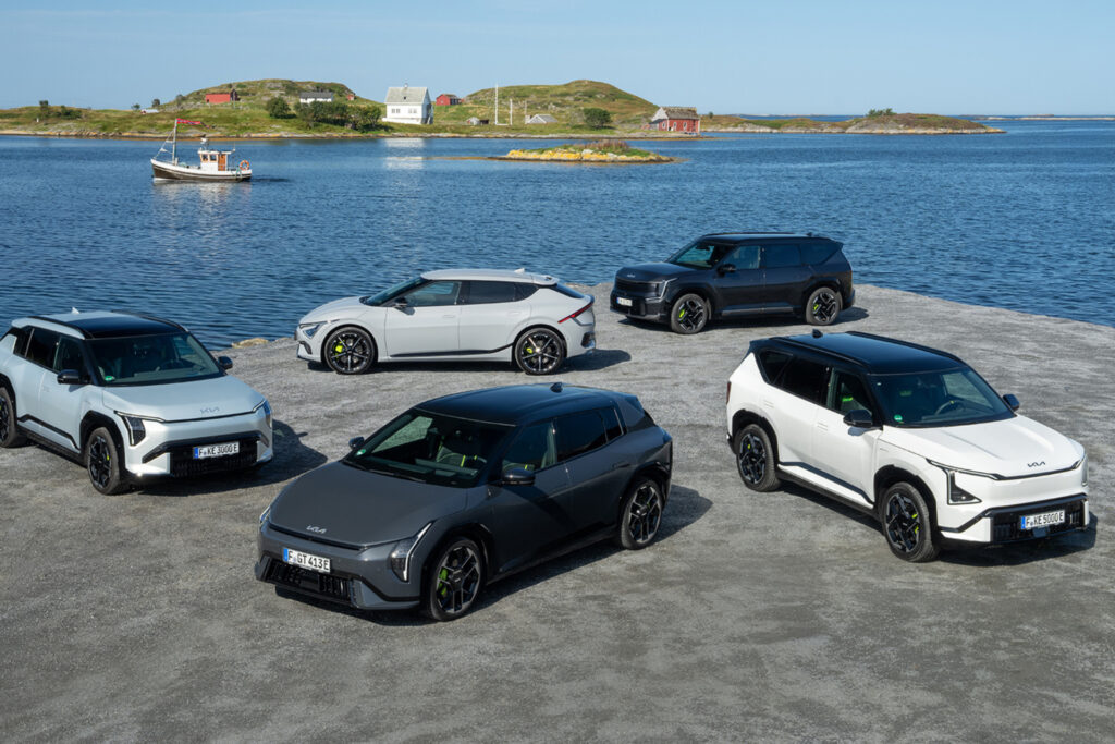 Kia EV3 GT, EV4 GT i EV5 GT ustawione obok siebie, nowa gama elektrycznych modeli GT marki Kia