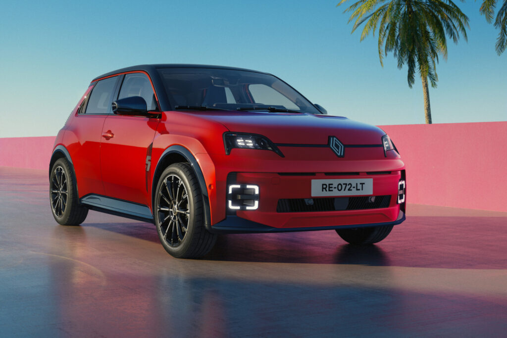 Renault 5 E-Tech electric w nowym lakierze Flame Red - odświeżona gama modelowa