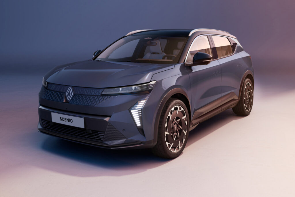 Renault Scenic E-Tech electric po aktualizacji: nowa bateria 89 kWh, zasięg do 642 km WLTP, ładowanie 15-80% w 28 min, asystent Gemini i tańsza wersja LFP. Ceny od 31 750 euro.