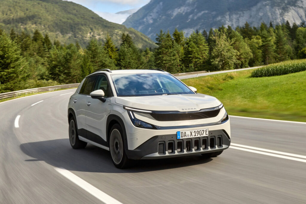 Škoda Epiq cennik Polska - elektryczny SUV w lakierze Zieleń Timiano widok z przodu
