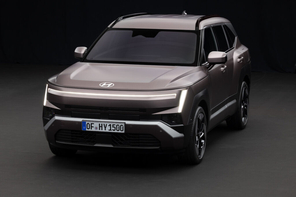Nowy Hyundai Tucson 2027 (NX5) zaczyna od zera. Oficjalna premiera nowej generacji bestsellera. nowy hyundai tucson 2027 z przodu z nowymi lampani H-Edge w widoku 3/4