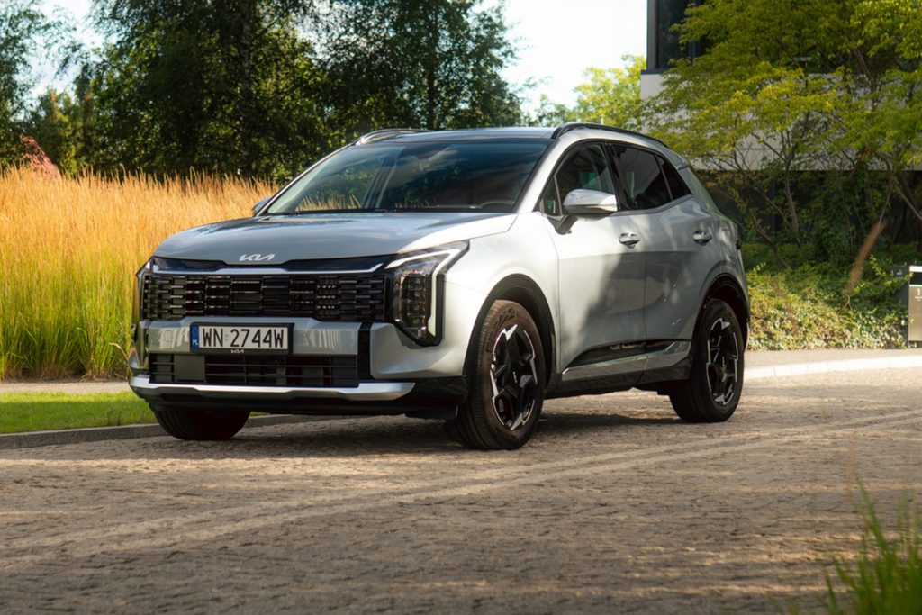 Kia Sportage 2026 po liftingu - przód z nowymi światłami LED