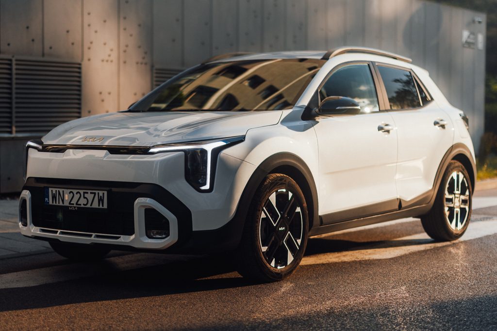 Kia Stonic po liftingu - przód z pionowymi światłami LED Star Map