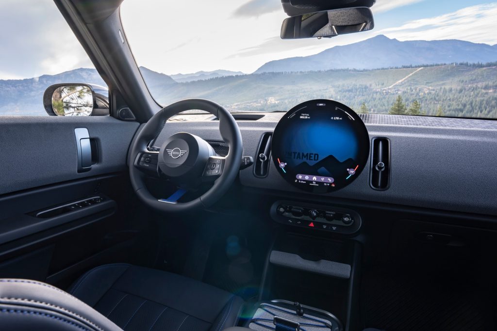 Fotele Vescin Nightshade Blue we wnętrzu MINI Countryman Untamed Edition